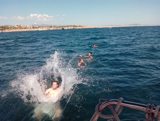Nadando desde el velero.jpg